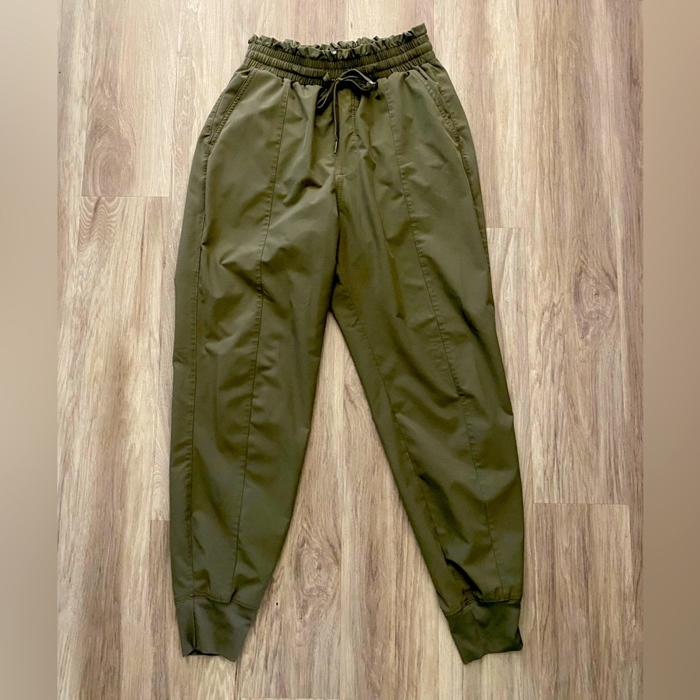 High waisted A&F travel jogger, olive green, Sz small